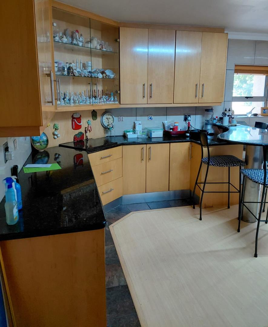 To Let 3 Bedroom Property for Rent in Loevenstein Western Cape